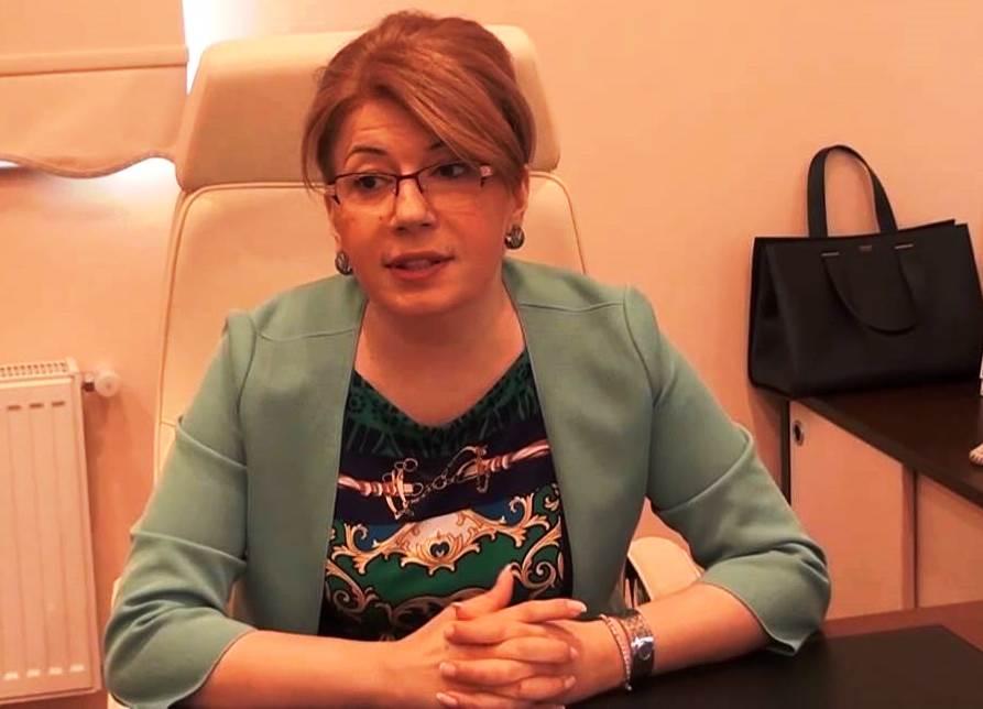 3 uşaq anasının qətlinə biganə qalan qadın deputatlar
