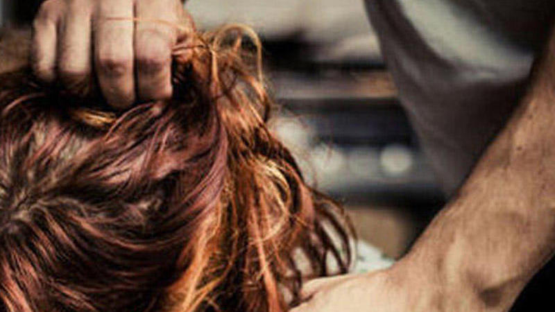 Azərbaycanda məmur arvadının qabırğalarını SINDIRDI