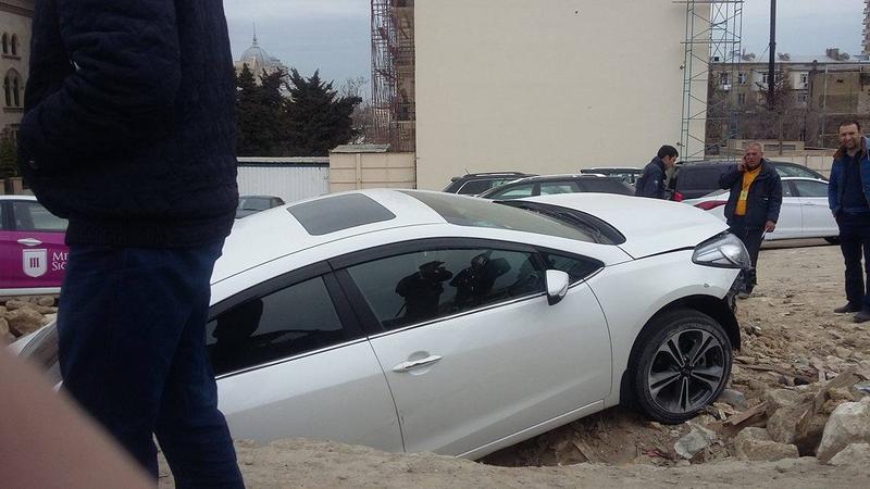 Hamamdan açar oğurlayıb avtomobil qaçırdılar