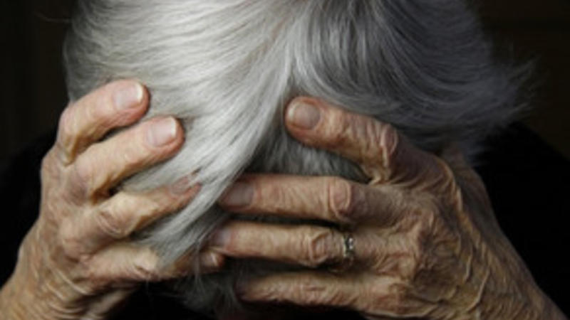 70 yaşlı qadını oğlu vəhşicəsinə döydü - BAKIDA