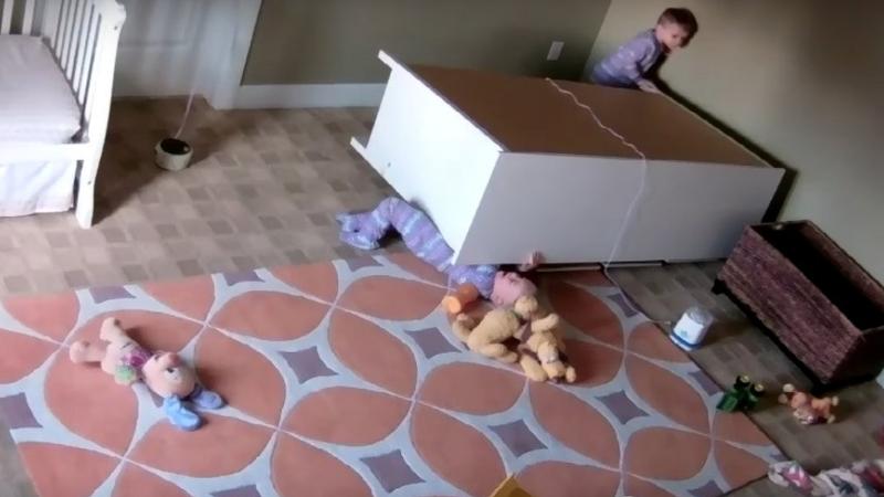 Yasamalda bədbəxt hadisə - 7 yaşlı qız şkafın altında qaldı