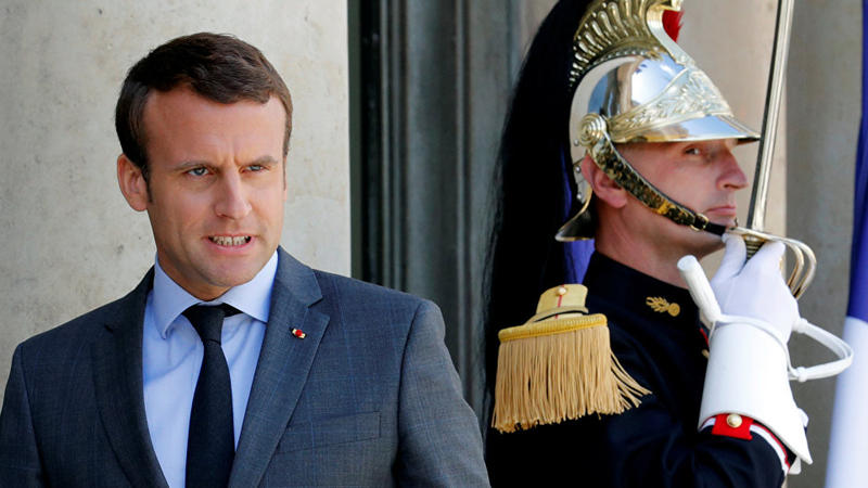 Fransa prezidentinin seçkilər zamanı yazdığı məktublar ələ keçirildi