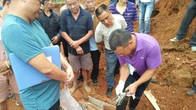 Qazıntılar zamanı ən az 100 il yaşı olduğu deyilən TABUT TAPILDI