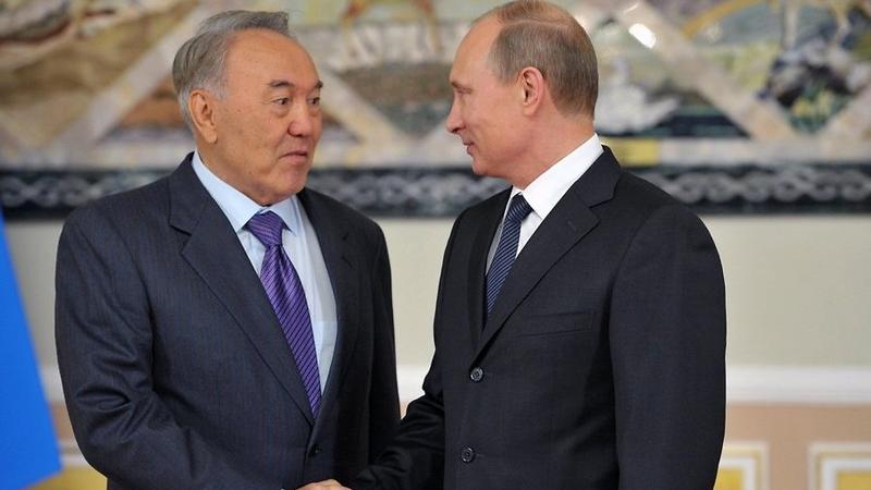 Dünya mətbuatı Putinlə Nazarbayevin bu görüntülərini müzakirə edir - VİDEO