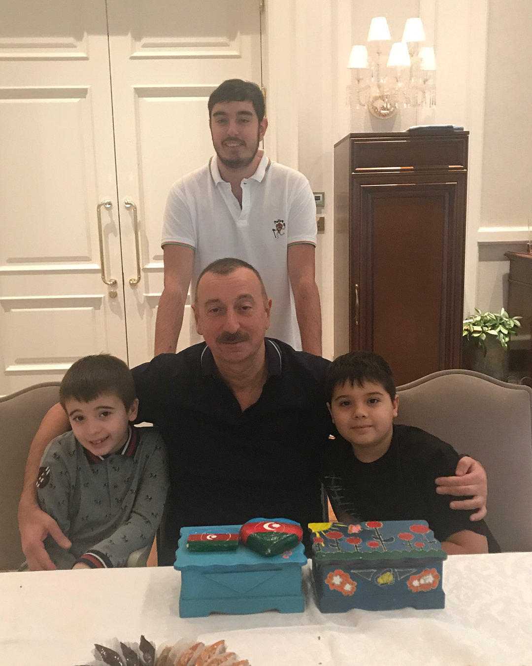 Prezidentin doğum günü: həyat yoldaşı, övladları, nəvələriylə FOTOLAR