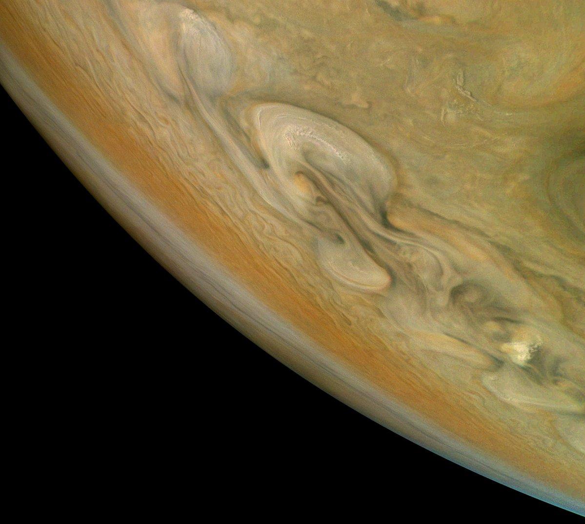 NASA qaz fırtınasının fotolarını yayımladı - ƏSRARƏNGİZ MƏNZƏRƏ