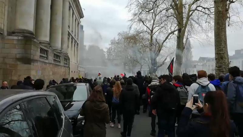 Fransada ARA QARIŞDI - Nümayişçilərlə polis arasında toqquşma