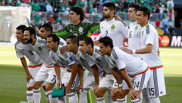 Millinin 9 futbolçusu ev kirayələdi, 30-a yaxın əxlaqsız qadın çağırıldı - FOTO