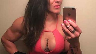 Qarşısına çıxan bütün kişiləri döyən qadın -  - FOTOLAR