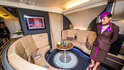 Təyyarədə lüks həyat yaşayan zənginlər - İNANILMAZ - FOTOLAR