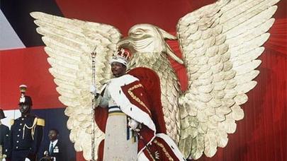 ŞOK: Dövlət başçısı gözəllik müsabiqəsinin qalibini kəsdirib ətini yedi - - FOTOLAR