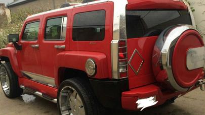 "Hummer"lə universitetin həyətində "avtoşluq" edən şəxs həbs edildi - - VİDEO