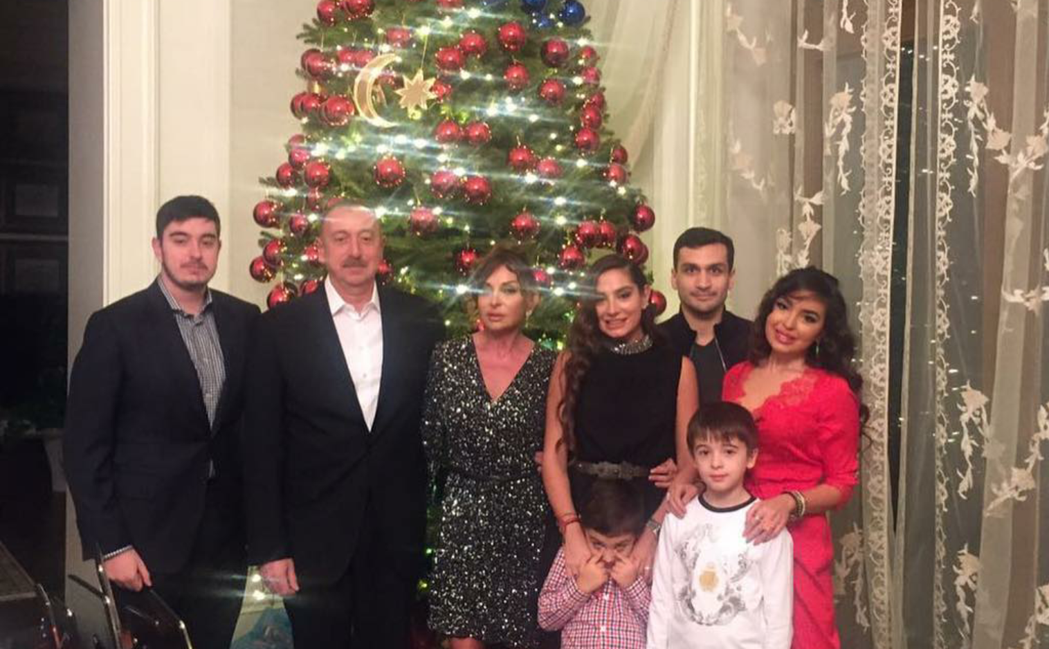 Дети ильхама алиева. Гейдар Алиев семья. Семья Ильхама Алиева.