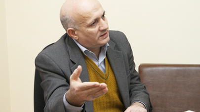 Tarixçi alim Dilavər Əzimli Dövlət Məmmədova ETİRAZ etdi: “Ağılına gələni yazıb”