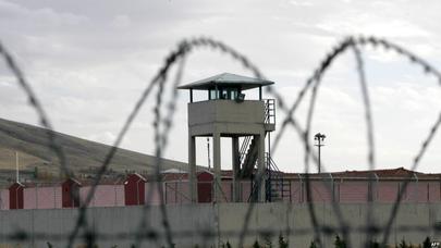 200-ə yaxın məhbus həbsxanadan qaçdı