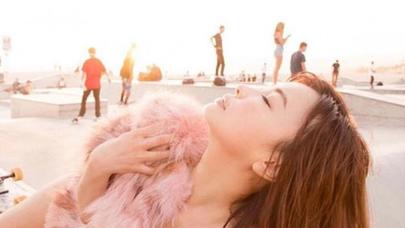 45 yaşı olsa da, 20 yaşlı qızdan gözəldir - Sirri isə... - - FOTOLAR