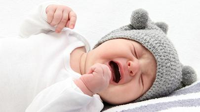 Körpə uşaq yuxuda qorxub ağlayırsa, nə etmək lazımdır?