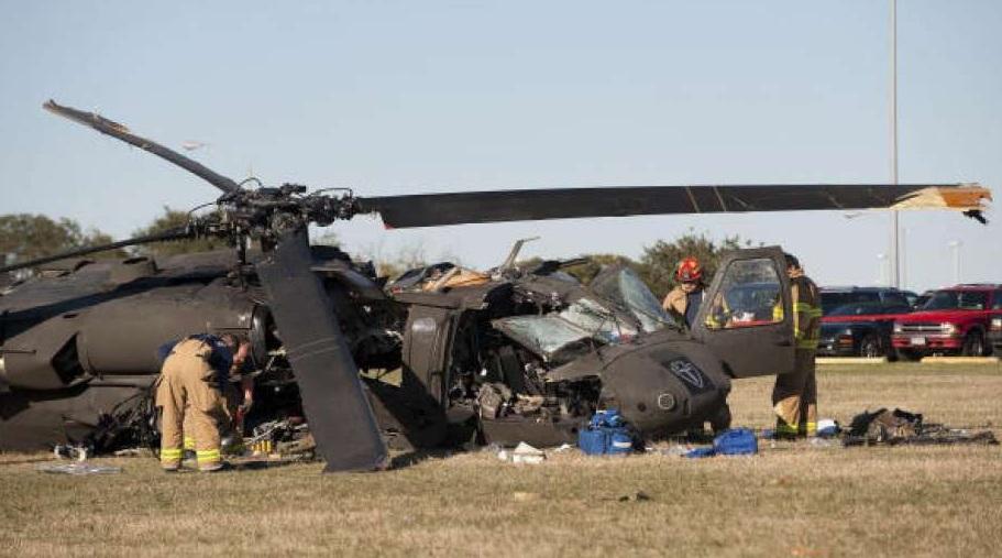 Сбит вертолет black hawk. Крушение вертолета Блэк Хоук. Uh 60 Black Hawk разбитый.