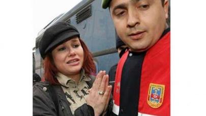 Məşhur model sevgilisini öldürtmək üçün qatil tutub - Ulduzların cinayətləri