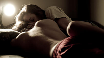 Məşhur yazıçı arvadını yataqda gənc oğlanla SEVİŞƏRKƏN YAXALADI: 15 illik xəyanət üzə çıxdı -  - FOTO