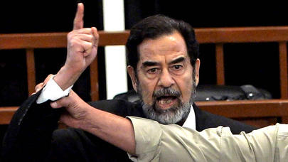 Qanı ilə "Quran" yazdıran, yaralı halda çayı üzüb keçən Səddam - İrana niyə hücüm etmişdi?