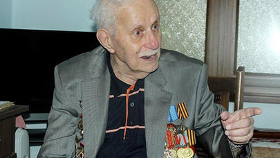 Hitlerin otağına girən azərbaycanlı komandir: "Yəhudiləri lüt soyundururdular" - - VİDEO