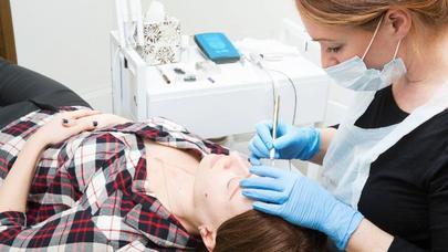 Yeni gözəllik trendi: alınmamış qaşlar - FOTOLAR