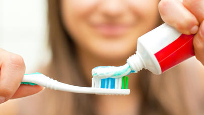 Diş məcunu ilə HAMİLƏLİK TESTİ - - VİDEO