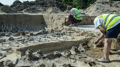 Toplu məzar tapılıb: "Rus əsgərləri ağzı açıq..." - FOTOLAR
