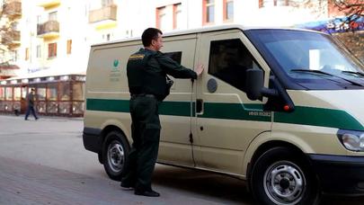 Polislər inkassatoru QORUMAQ ƏVƏZİNƏ... - 120 min dollar apardılar