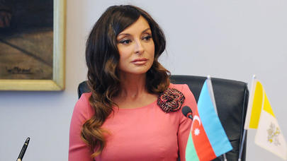 Mehriban Əliyeva Melaniya Trampı və Bricit Makronu kölgədə qoydu - - FOTO
