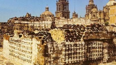 Kəllə məbədi, zorlanan əsgərlərin başlarından ibarət kolleksiya: DƏHŞƏT SAÇAN TAPINTILAR