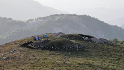 Daşkəsəndə 3 min il əvvəl basdırılmış 12 yaşlı qızın QƏBRİ TAPILDI - FOTOLAR