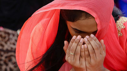 Valideynlərin qızlarına qarşı AĞLASIĞMAZ ƏMƏLLƏRİ - Dəhşətə gələcəyiniz HƏYAT HEKAYƏLƏRİ