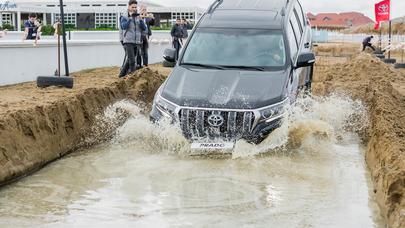Bakıda yenilənmiş “Land Cruiser Prado” təqdim olundu - FOTOLAR
