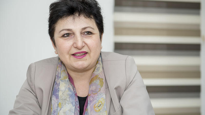 QÉzÉblÉ Ã¼zÃ¼nÉ baxdÄ±ÄÄ± adam Ã¶lÃ¼r, suya atdÄ±ÄÄ± kaÄÄ±zlar quru qalÄ±r - GÃLLÃ YOLOÄLU Ä°LÆ MÃSAHÄ°BÆ