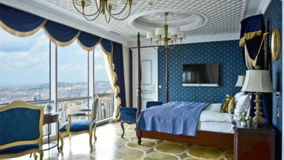 Milyarder 550 kvadratmetrlik evini özündən 39 yaş kiçik sevgilisinə HƏDİYYƏ ETDİ - FOTO