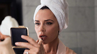 Futbolçunun həyat yoldaşının gündəlik makiyaj xərci dodaq uçuqlatdı – FOTO