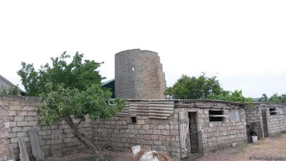 Bilgəhdə qədim qalaya bitişik divar söküləcək