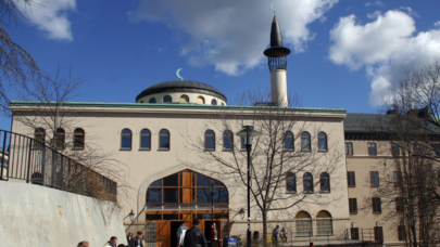 Məscidin qapısına faşist simvolu çəkdilər - - FOTO
