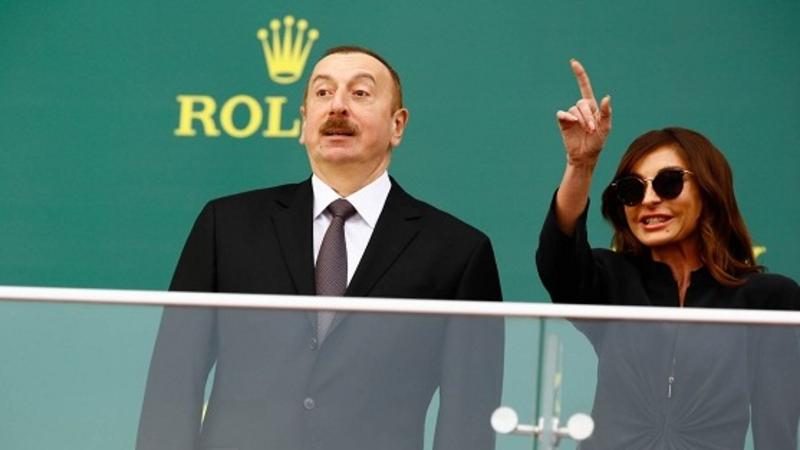 Prezident və birinci xanım "Formula 1" yarışını seyr edir