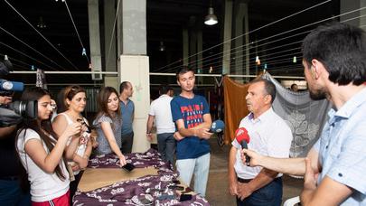 "Bizdən 30-60 manata aldıqları kəlağayıları 100-150 manata satırlar" - Sahibkar şikayətlənir