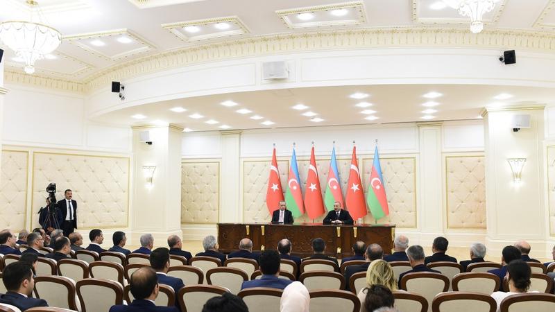 AzÉrbaycan vÉ TürkiyÉ prezidentlÉri mÉtbuata bÉyanatlarla çıxıŠetdilÉr