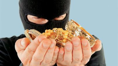 Bakıda evdən 89 min manatlıq oğurluq edildi