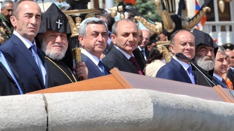 Ermənistan vətəndaş müharibəsinin BİR ADDIMLIĞINDA –