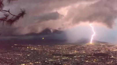 Şimşək çaxdı - UNO şəhərə endi - Şok VİDEO