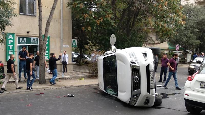 Xırdalanda âMercedesâlÉ toqquÅan cip belÉ aÅdı â FOTO