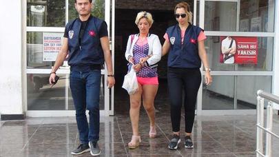 Qaydaları pozan əxlaqsız qadın tutuldu - MAŞINDAN DÜŞÜRÜLDÜ - FOTO