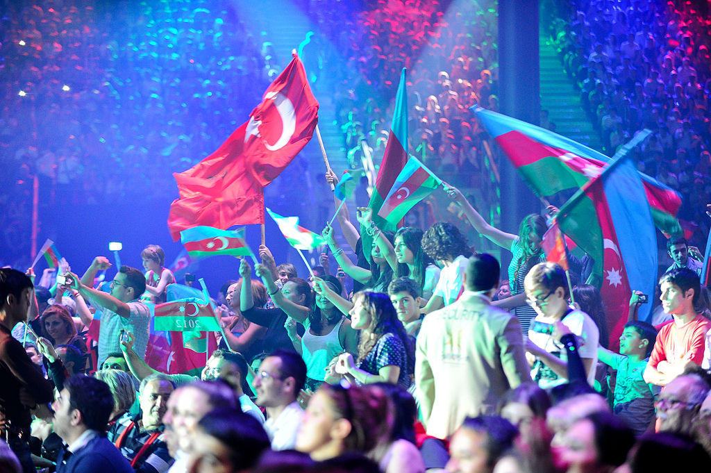 Düz 100 ildir ki, biz bu müqəddəsliyin işığı ilə... - BAYRAĞIN MÜBARƏK, AZƏRBAYCAN!
