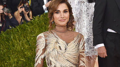 Kraliça bahalı qarderobu barədə deyilənlərə cavab verdi - KİRAYƏ GÖTÜRMÜŞƏM